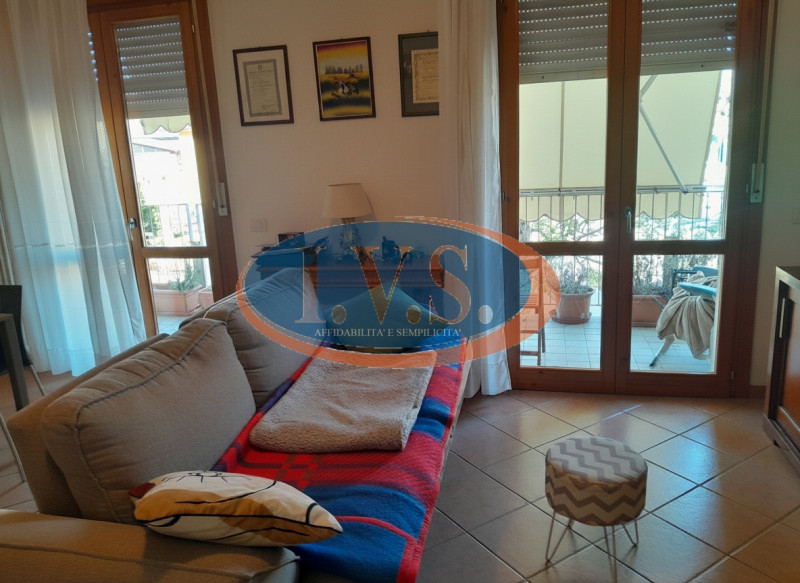 CERVARESE SANTA CROCE (PD): in zona residenziale molto servita proponiamo BICAMERE al primo piano...