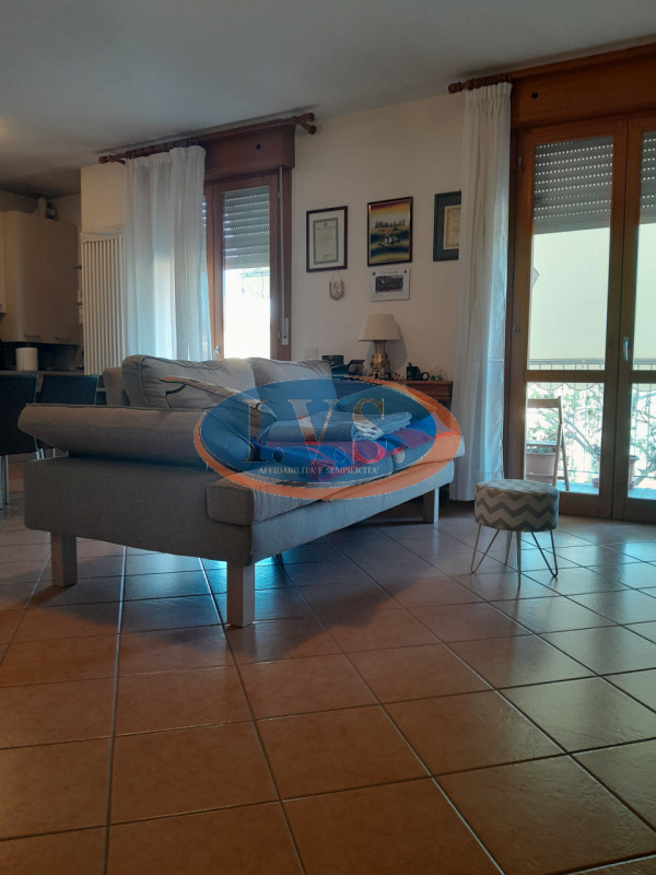 CERVARESE SANTA CROCE (PD): in zona residenziale molto servita proponiamo BICAMERE al primo piano...
