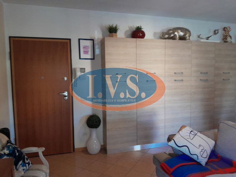 CERVARESE SANTA CROCE (PD): in zona residenziale molto servita proponiamo BICAMERE al primo piano...