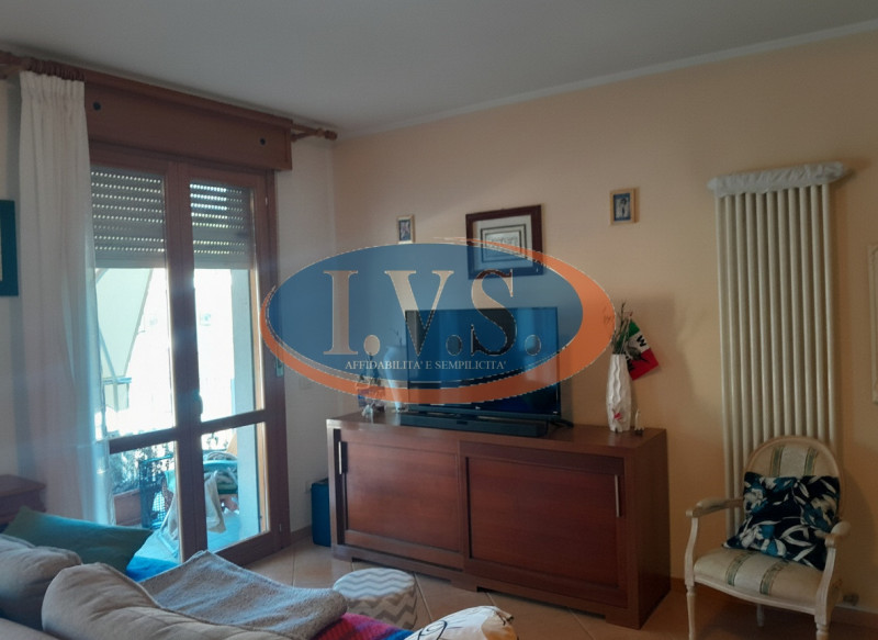 CERVARESE SANTA CROCE (PD): in zona residenziale molto servita proponiamo BICAMERE al primo piano...