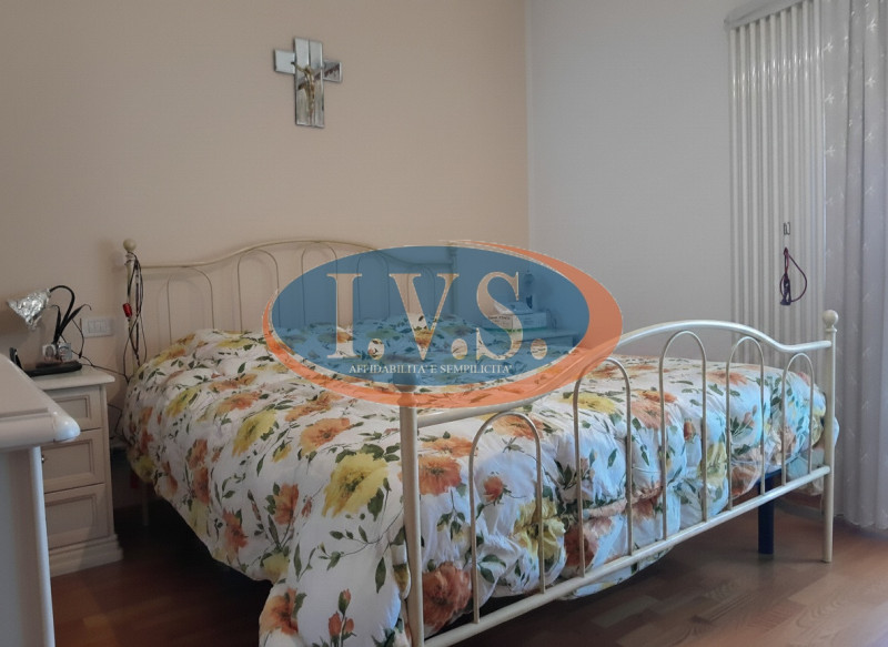 CERVARESE SANTA CROCE (PD): in zona residenziale molto servita proponiamo BICAMERE al primo piano...