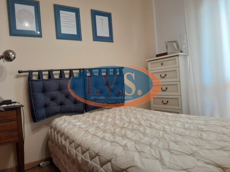 CERVARESE SANTA CROCE (PD): in zona residenziale molto servita proponiamo BICAMERE al primo piano...