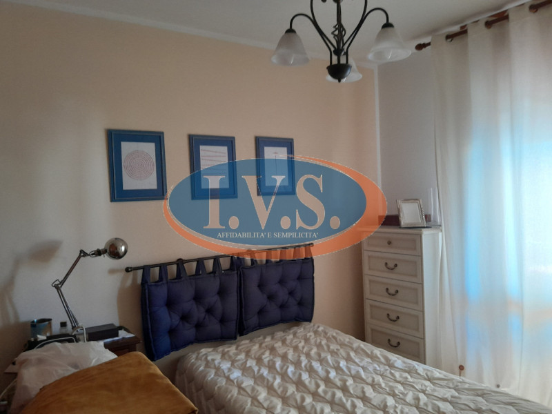CERVARESE SANTA CROCE (PD): in zona residenziale molto servita proponiamo BICAMERE al primo piano...