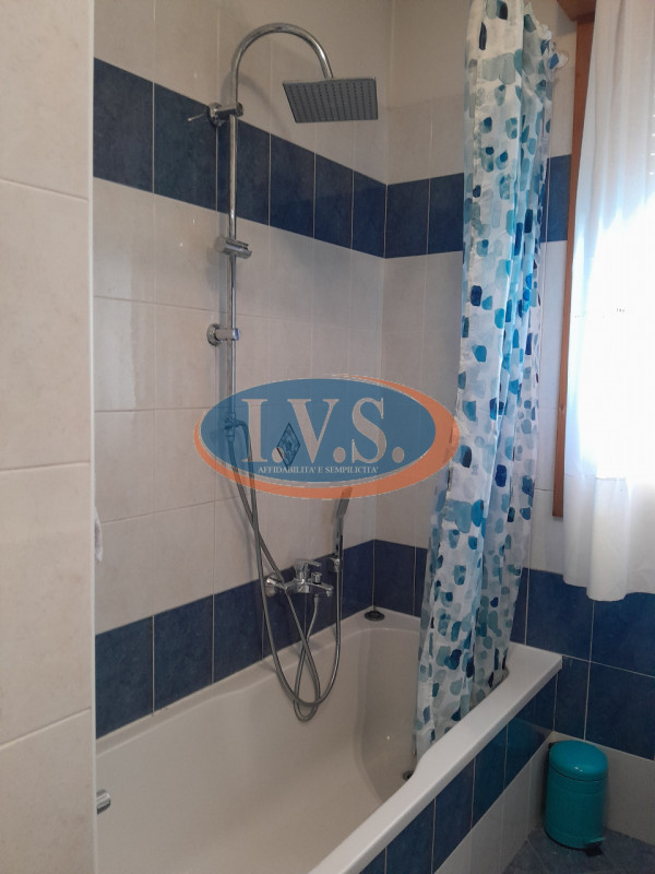CERVARESE SANTA CROCE (PD): in zona residenziale molto servita proponiamo BICAMERE al primo piano...