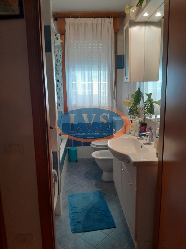 CERVARESE SANTA CROCE (PD): in zona residenziale molto servita proponiamo BICAMERE al primo piano...