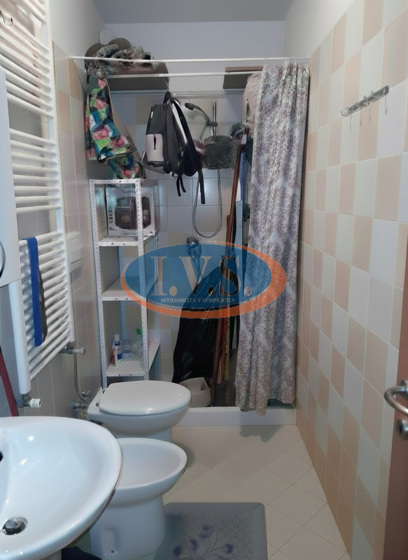 CERVARESE SANTA CROCE (PD): in zona residenziale molto servita proponiamo BICAMERE al primo piano...
