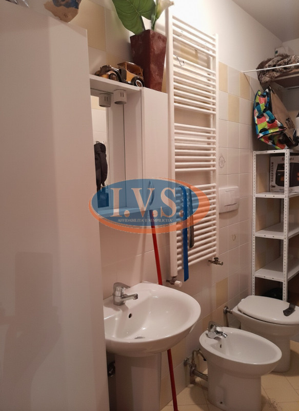 CERVARESE SANTA CROCE (PD): in zona residenziale molto servita proponiamo BICAMERE al primo piano...