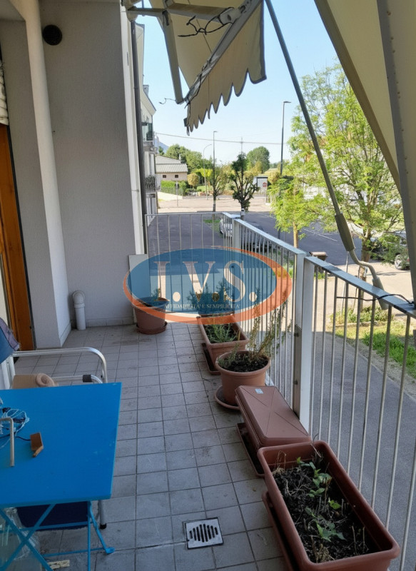 CERVARESE SANTA CROCE (PD): in zona residenziale molto servita proponiamo BICAMERE al primo piano...