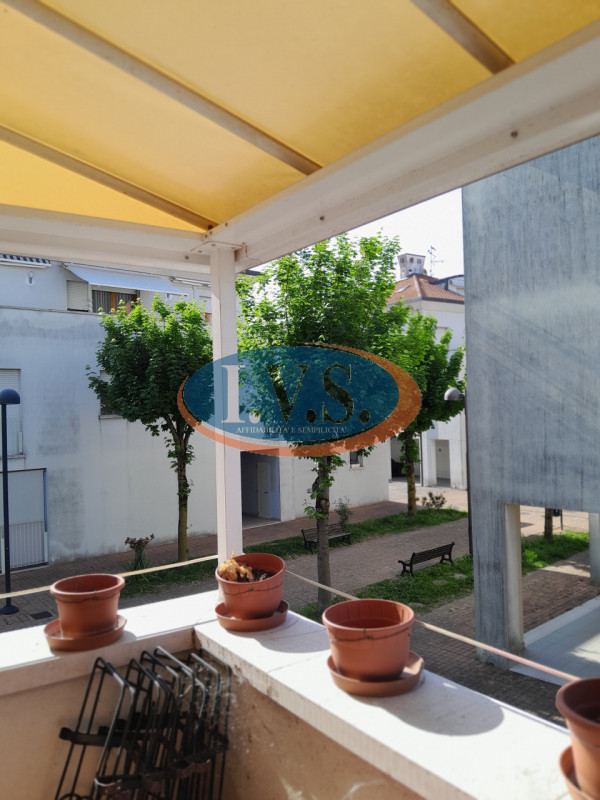 CERVARESE SANTA CROCE (PD): in zona residenziale molto servita proponiamo BICAMERE al primo piano...