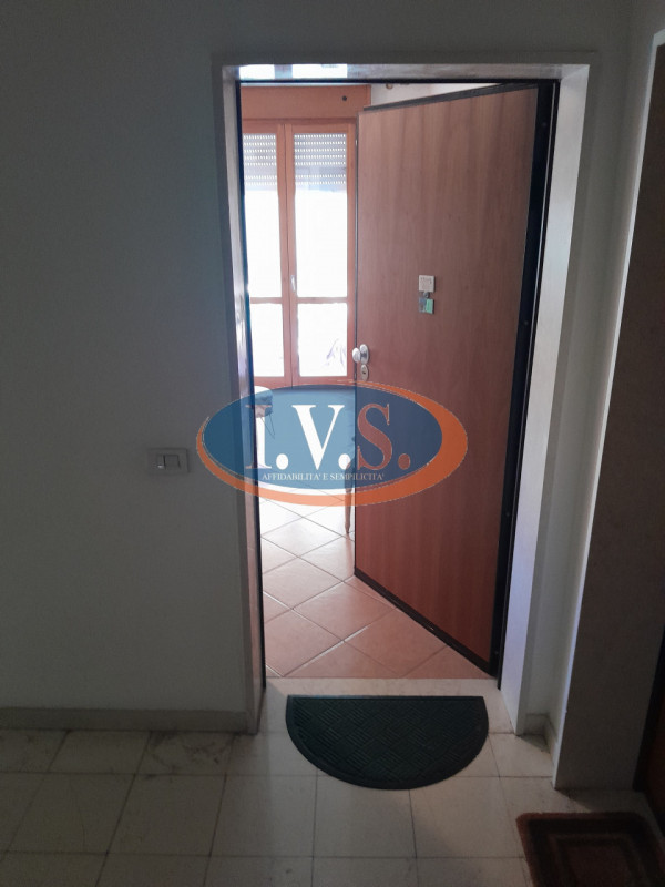 CERVARESE SANTA CROCE (PD): in zona residenziale molto servita proponiamo BICAMERE al primo piano...