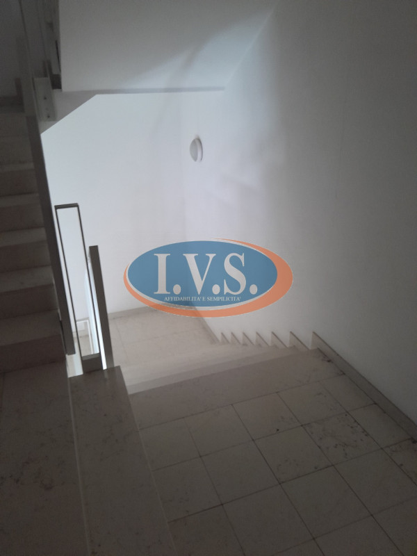 CERVARESE SANTA CROCE (PD): in zona residenziale molto servita proponiamo BICAMERE al primo piano...