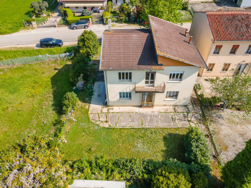 In zona residenziale tranquilla (zona Isola) e poco trafficata, proponiamo in vendita esclusiva c...