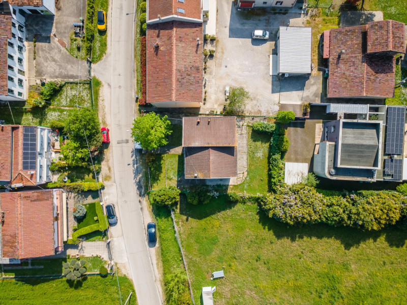 In zona residenziale tranquilla (zona Isola) e poco trafficata, proponiamo in vendita esclusiva c...
