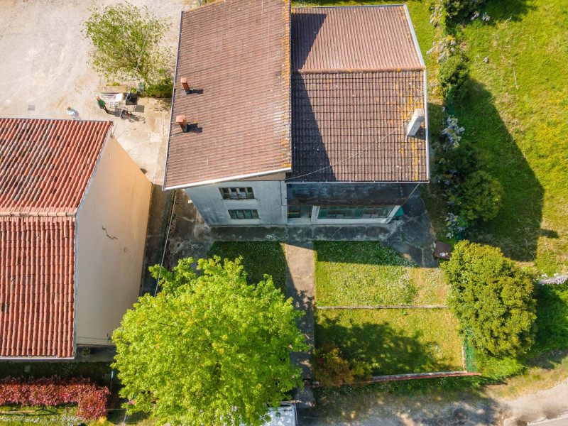 In zona residenziale tranquilla (zona Isola) e poco trafficata, proponiamo in vendita esclusiva c...