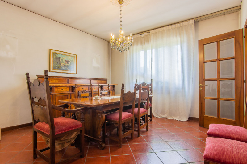 In zona residenziale tranquilla (zona Isola) e poco trafficata, proponiamo in vendita esclusiva c...