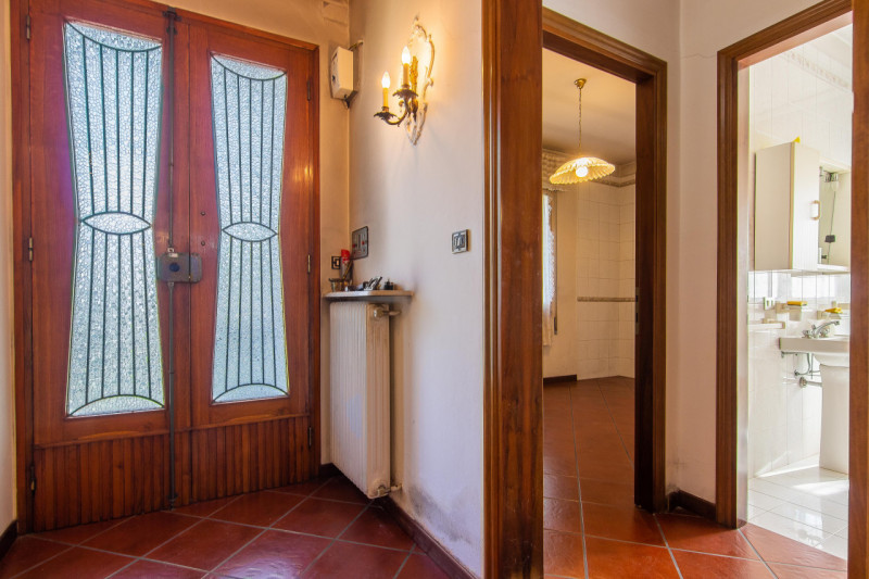 In zona residenziale tranquilla (zona Isola) e poco trafficata, proponiamo in vendita esclusiva c...