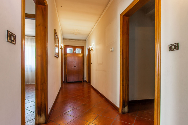 In zona residenziale tranquilla (zona Isola) e poco trafficata, proponiamo in vendita esclusiva c...