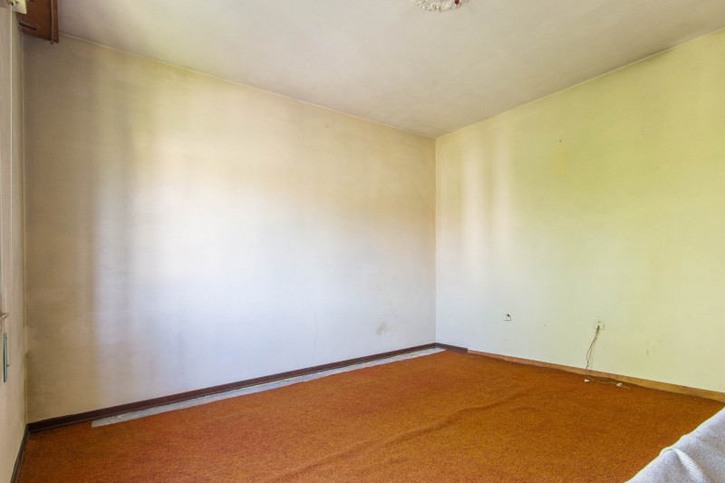 In zona residenziale tranquilla (zona Isola) e poco trafficata, proponiamo in vendita esclusiva c...