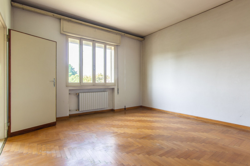 In zona residenziale tranquilla (zona Isola) e poco trafficata, proponiamo in vendita esclusiva c...