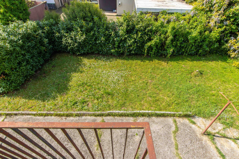 In zona residenziale tranquilla (zona Isola) e poco trafficata, proponiamo in vendita esclusiva c...