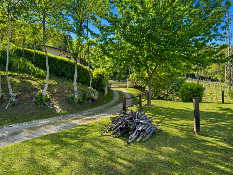 A Chiampo, in posizione immersa nel verde e nella tranquillità, ma allo stesso tempo a pochi minu...