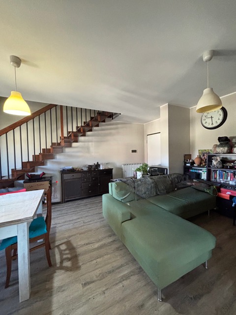 VIGODARZERE: In posizione tranquilla ma comoda ai servizi del paese, appartamento al secondo ed u...