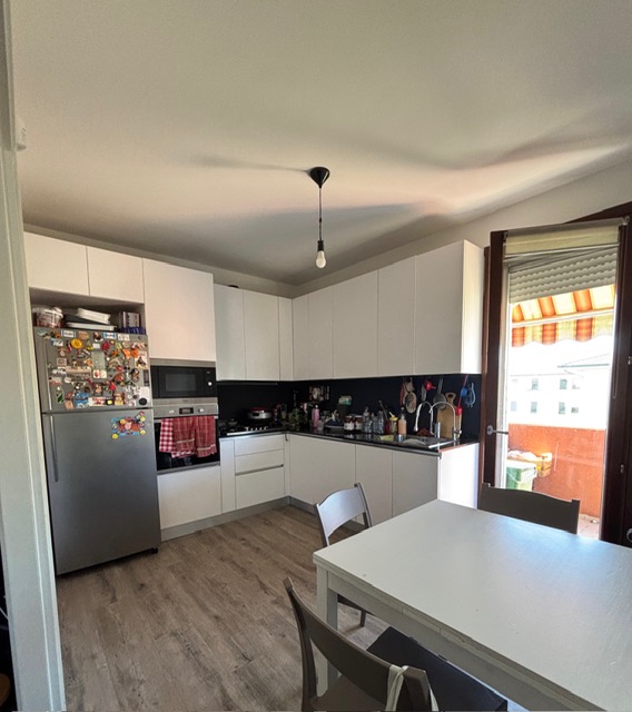 VIGODARZERE: In posizione tranquilla ma comoda ai servizi del paese, appartamento al secondo ed u...