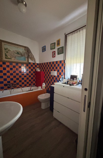 VIGODARZERE: In posizione tranquilla ma comoda ai servizi del paese, appartamento al secondo ed u...