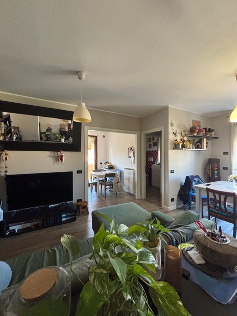 VIGODARZERE: In posizione tranquilla ma comoda ai servizi del paese, appartamento al secondo ed u...