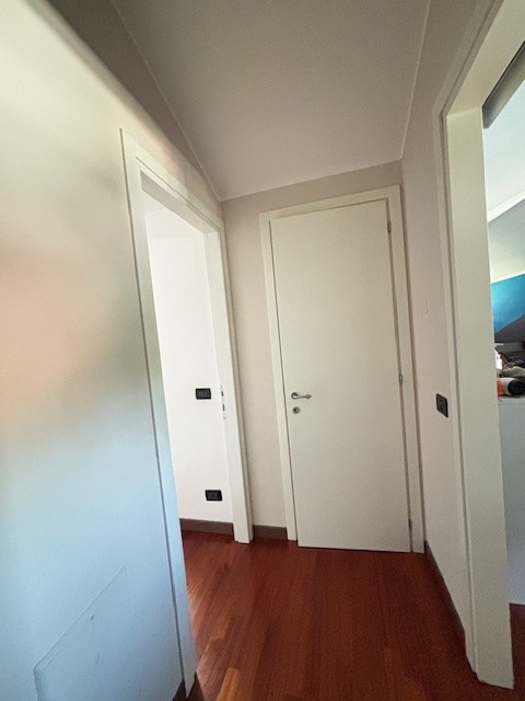 VIGODARZERE: In posizione tranquilla ma comoda ai servizi del paese, appartamento al secondo ed u...