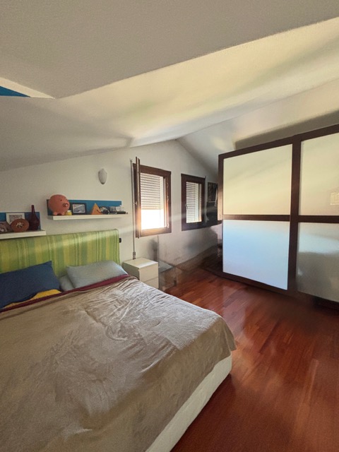 VIGODARZERE: In posizione tranquilla ma comoda ai servizi del paese, appartamento al secondo ed u...