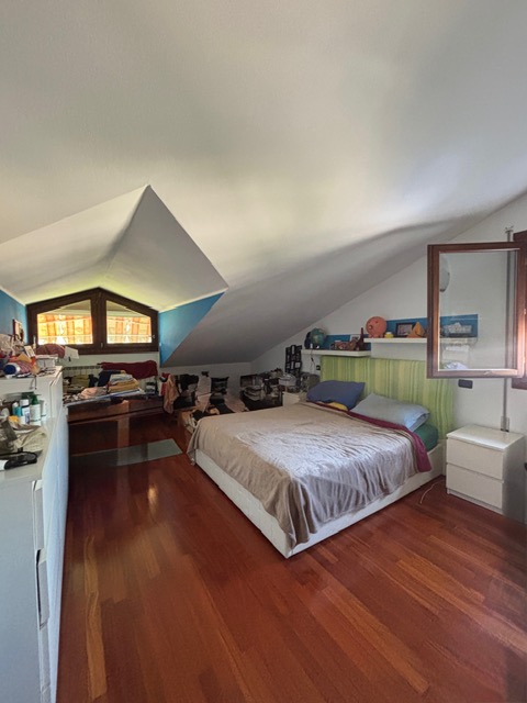 VIGODARZERE: In posizione tranquilla ma comoda ai servizi del paese, appartamento al secondo ed u...