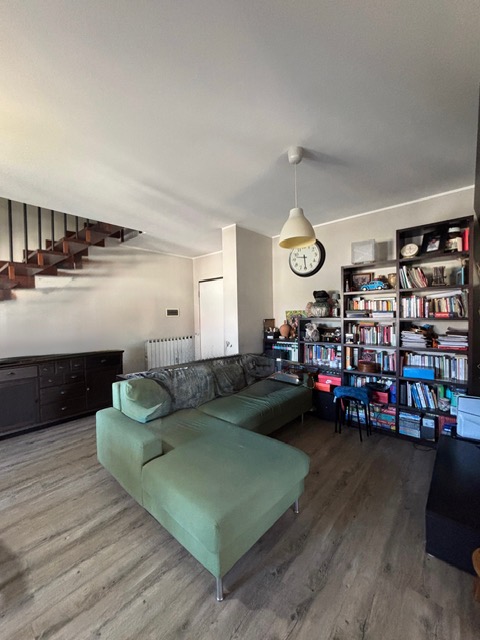 VIGODARZERE: In posizione tranquilla ma comoda ai servizi del paese, appartamento al secondo ed u...