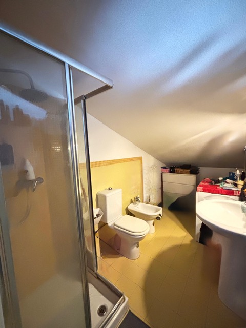 VIGODARZERE: In posizione tranquilla ma comoda ai servizi del paese, appartamento al secondo ed u...