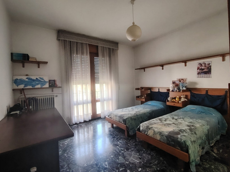 In palazzina di sole 2 unità, con ingresso indipendente, proponiamo interessante appartamento, co...