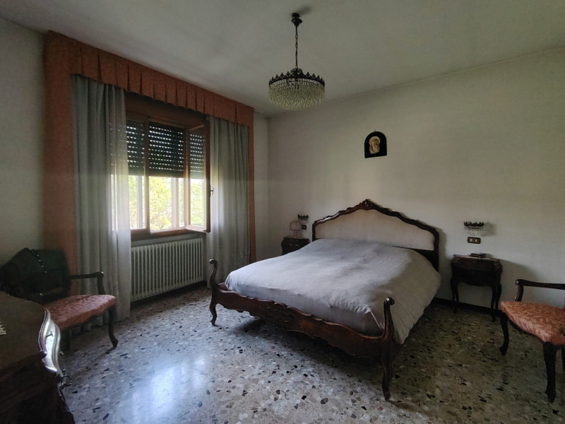 In palazzina di sole 2 unità, con ingresso indipendente, proponiamo interessante appartamento, co...