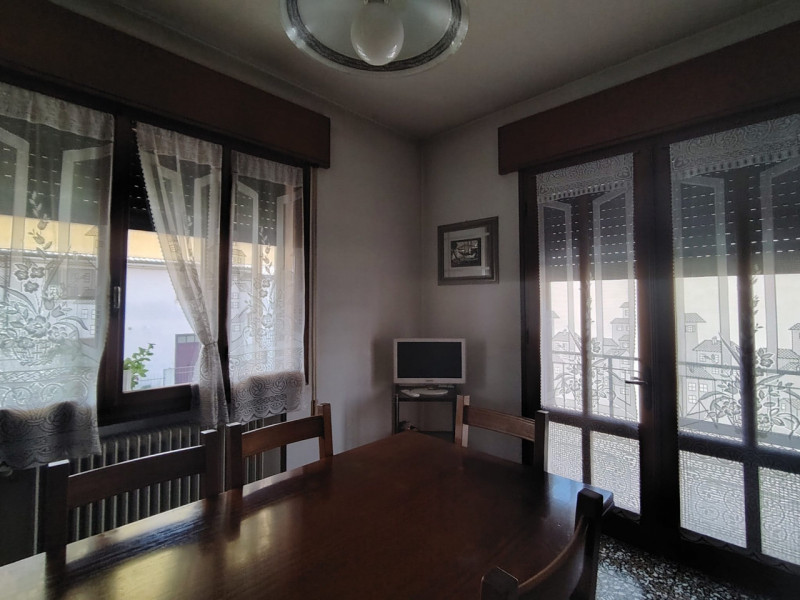 In palazzina di sole 2 unità, con ingresso indipendente, proponiamo interessante appartamento, co...