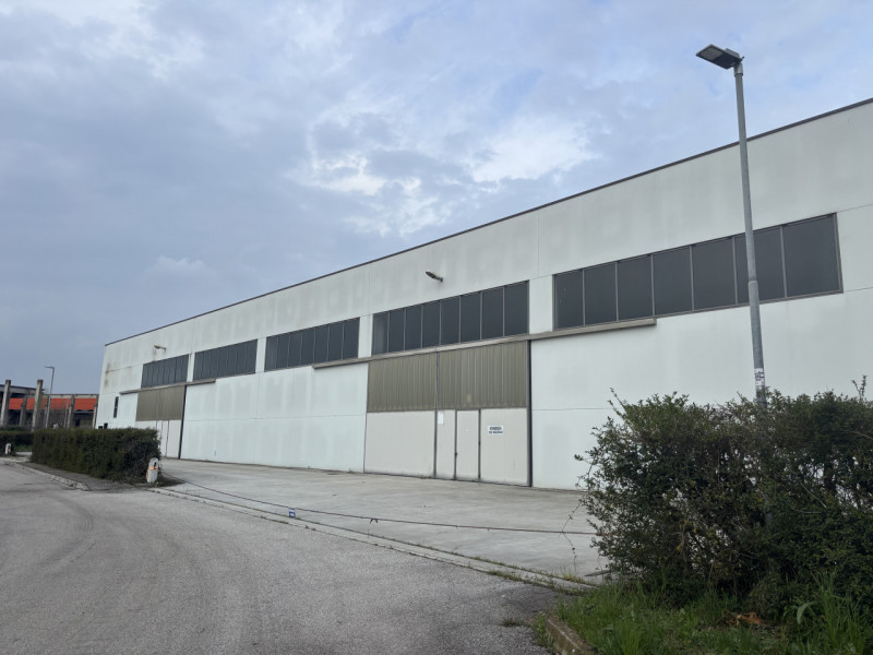 CONTATTARE ANDREA: 3288822042

Se stai cercando un capannone spazioso e versatile, questa è l'opp...