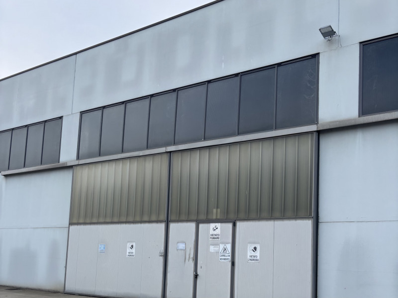 CONTATTARE ANDREA: 3288822042

Se stai cercando un capannone spazioso e versatile, questa è l'opp...