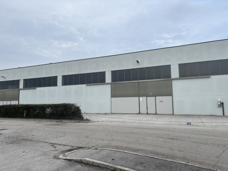 CONTATTARE ANDREA: 3288822042

Se stai cercando un capannone spazioso e versatile, questa è l'opp...