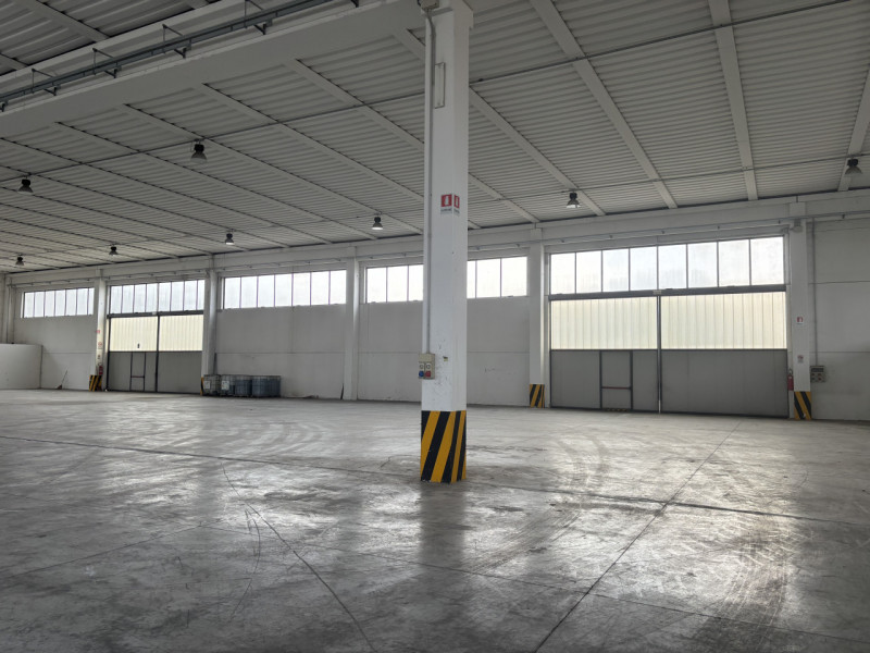 CONTATTARE ANDREA: 3288822042

Se stai cercando un capannone spazioso e versatile, questa è l'opp...