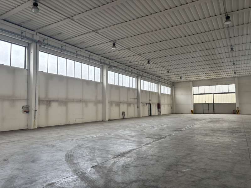 CONTATTARE ANDREA: 3288822042

Se stai cercando un capannone spazioso e versatile, questa è l'opp...