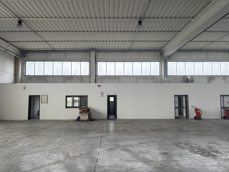 CONTATTARE ANDREA: 3288822042

Se stai cercando un capannone spazioso e versatile, questa è l'opp...