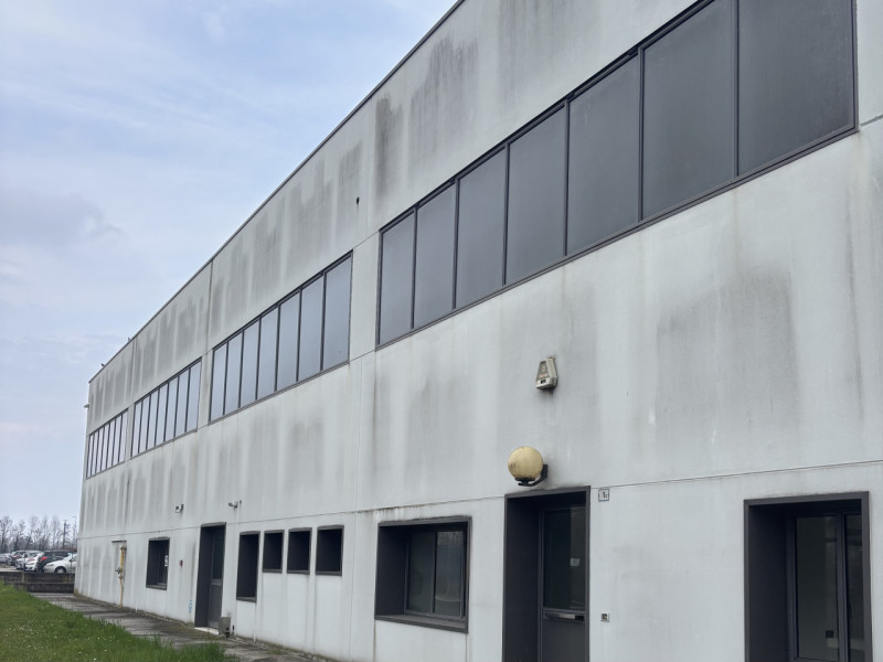 CONTATTARE ANDREA: 3288822042

Se stai cercando un capannone spazioso e versatile, questa è l'opp...