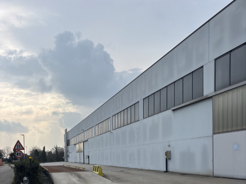 CONTATTARE ANDREA: 3288822042

Situato nel cuore della vivace comune di Istrana, questo impressio...