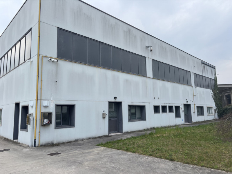 CONTATTARE ANDREA: 3288822042

Situato nel cuore della vivace comune di Istrana, questo impressio...