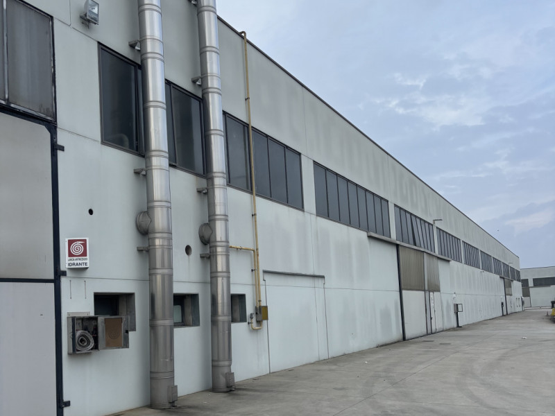 CONTATTARE ANDREA: 3288822042

Situato nel cuore della vivace comune di Istrana, questo impressio...