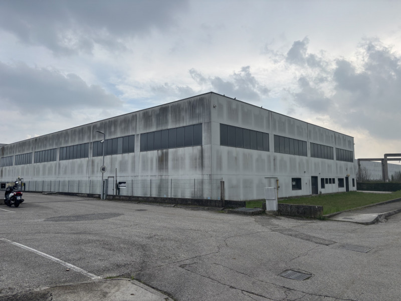 CONTATTARE ANDREA: 3288822042

Situato nel cuore della vivace comune di Istrana, questo impressio...