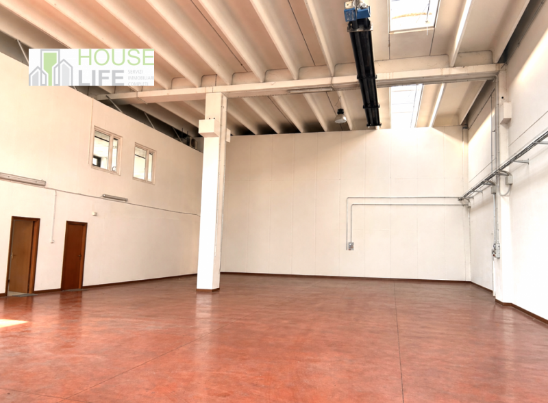 THIENE - Z.I.: CAPANNONE ARTIGIANALE IN POSIZIONE STRATEGICA di mq 650 totali, di cui mq 480 di a...