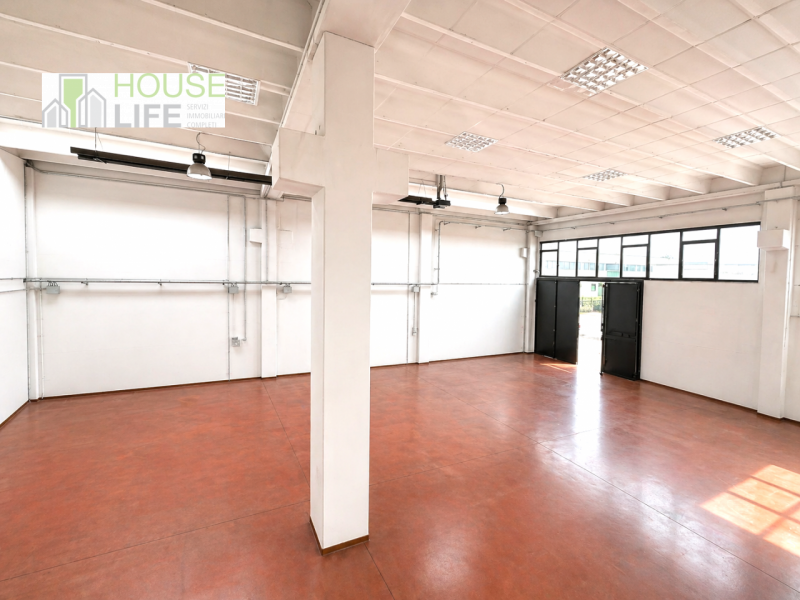 THIENE - Z.I.: CAPANNONE ARTIGIANALE IN POSIZIONE STRATEGICA di mq 650 totali, di cui mq 480 di a...